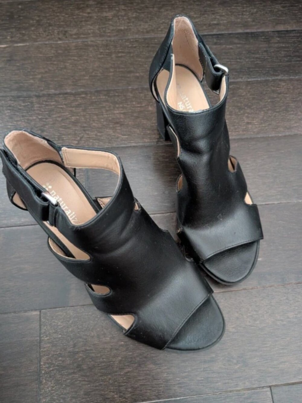 Naturalizer Black Cutout Heel Sandals Women's 6.5